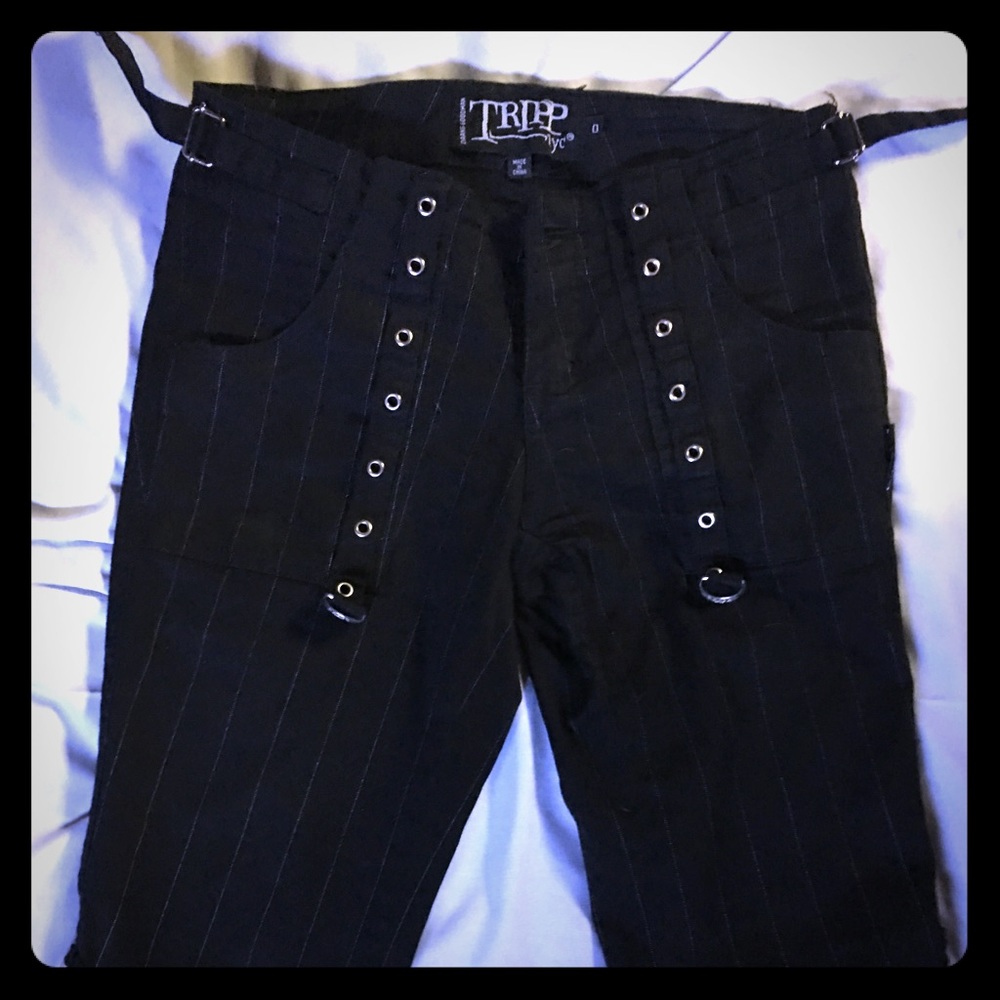 Tripp nyc capri’s: Pinstripe. Black. Size 0.